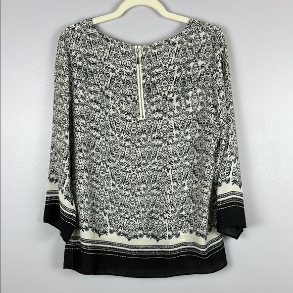 Rose & Olive Black and White Graphic Floral Boxy Blouse Size Large - Picture 10 of 12